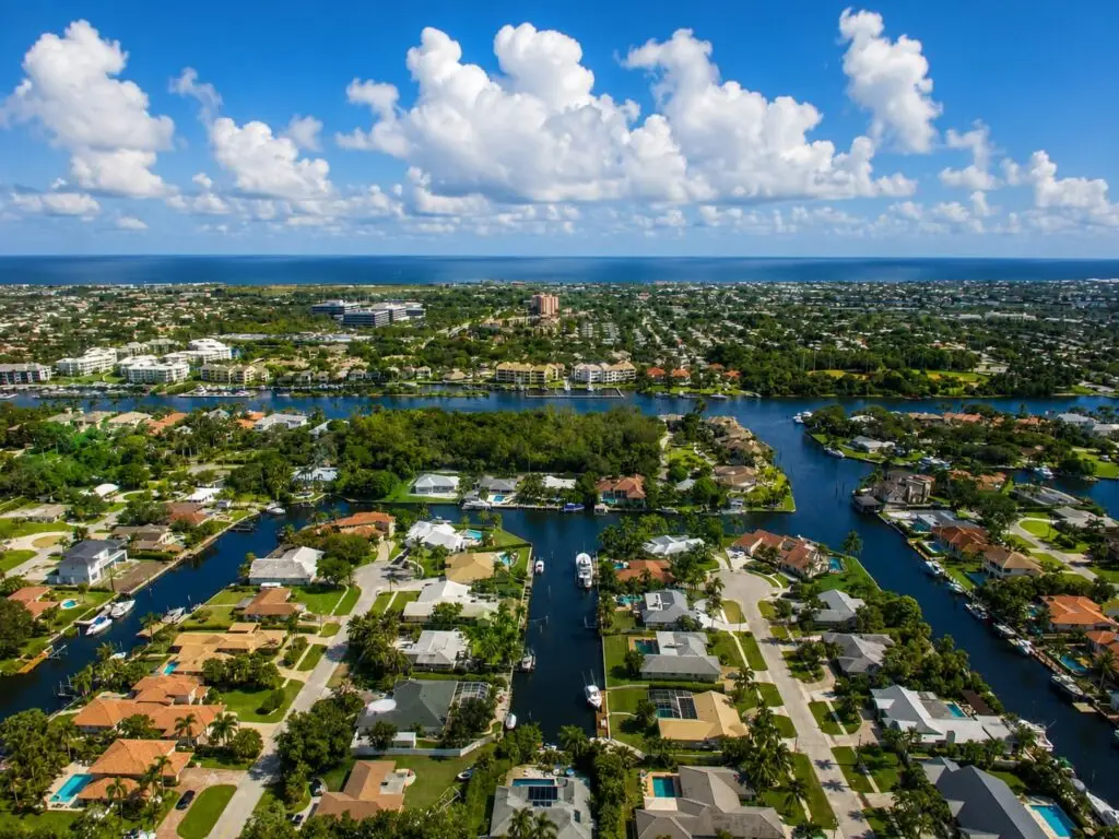 Aerial view of waterfront homes and canals in Palm Beach Gardens, Florida
